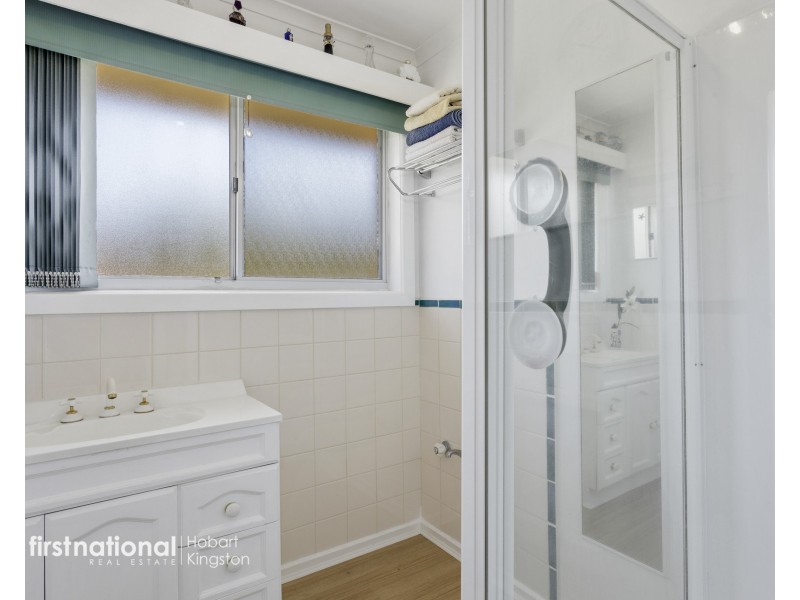 2/12 Stratford Place, Blackmans Bay TAS 7052