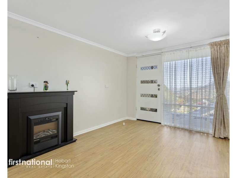 2/12 Stratford Place, Blackmans Bay TAS 7052