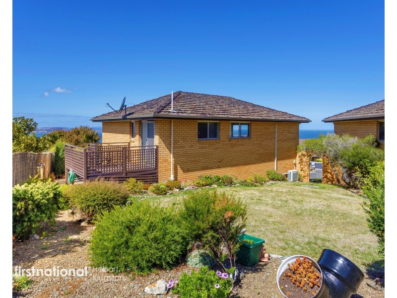 2/12 Stratford Place, Blackmans Bay TAS 7052