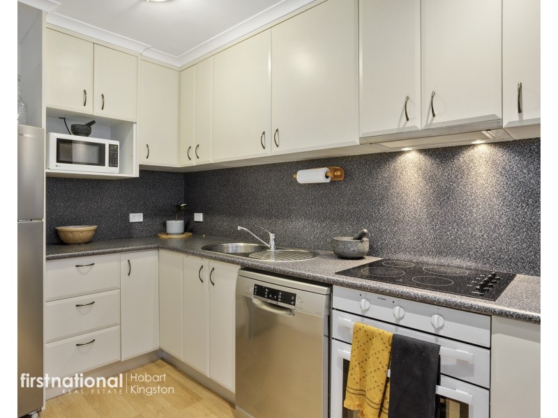 1/32 Pearl Place, Blackmans Bay TAS 7052