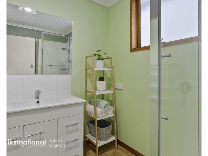 1/32 Pearl Place, Blackmans Bay TAS 7052