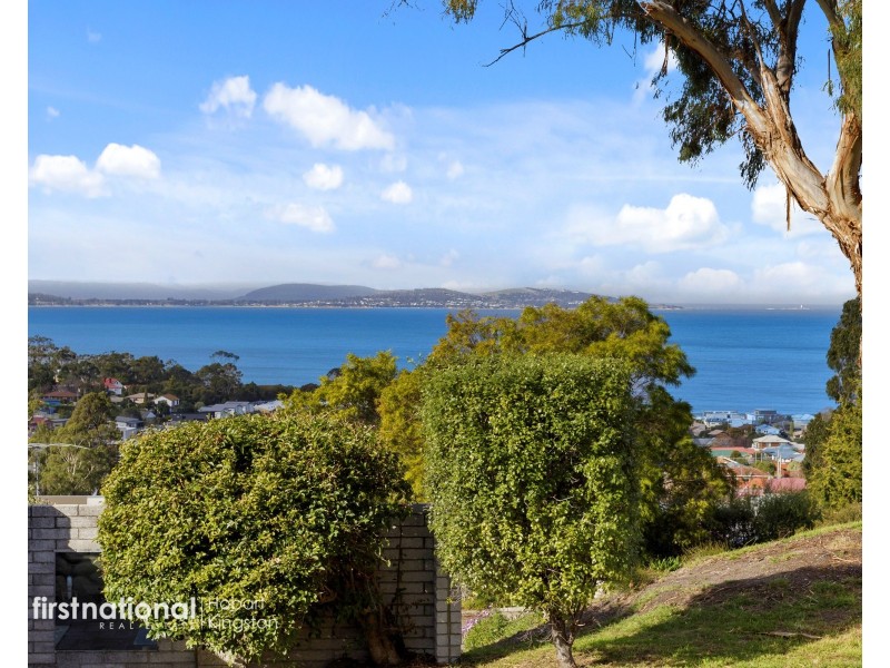 1/32 Pearl Place, Blackmans Bay TAS 7052
