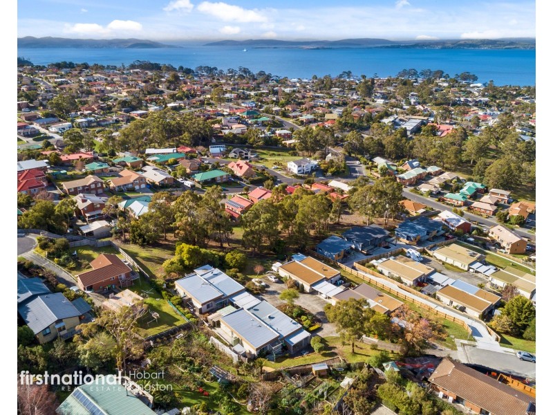 1/32 Pearl Place, Blackmans Bay TAS 7052