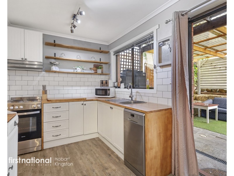 2/8 Opal Drive, Blackmans Bay TAS 7052