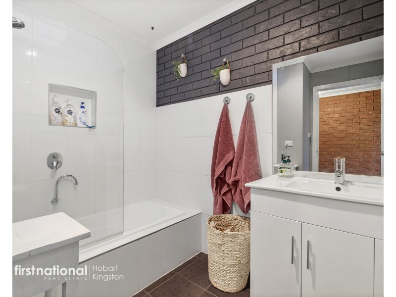 2/8 Opal Drive, Blackmans Bay TAS 7052