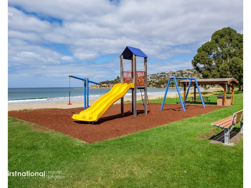 2/8 Opal Drive, Blackmans Bay TAS 7052