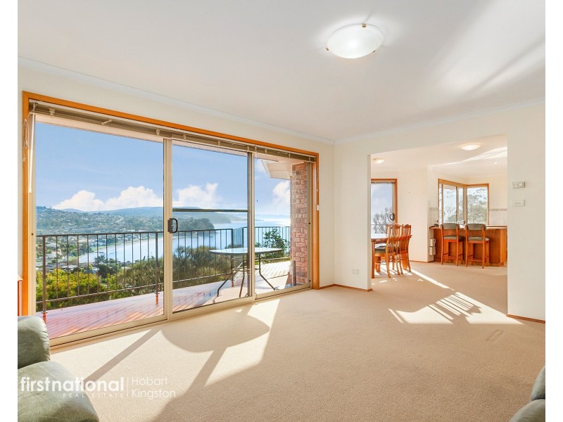 29 Tahune Crescent, Blackmans Bay TAS 7052
