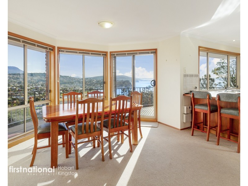 29 Tahune Crescent, Blackmans Bay TAS 7052