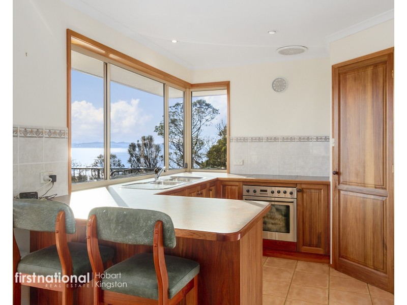 29 Tahune Crescent, Blackmans Bay TAS 7052