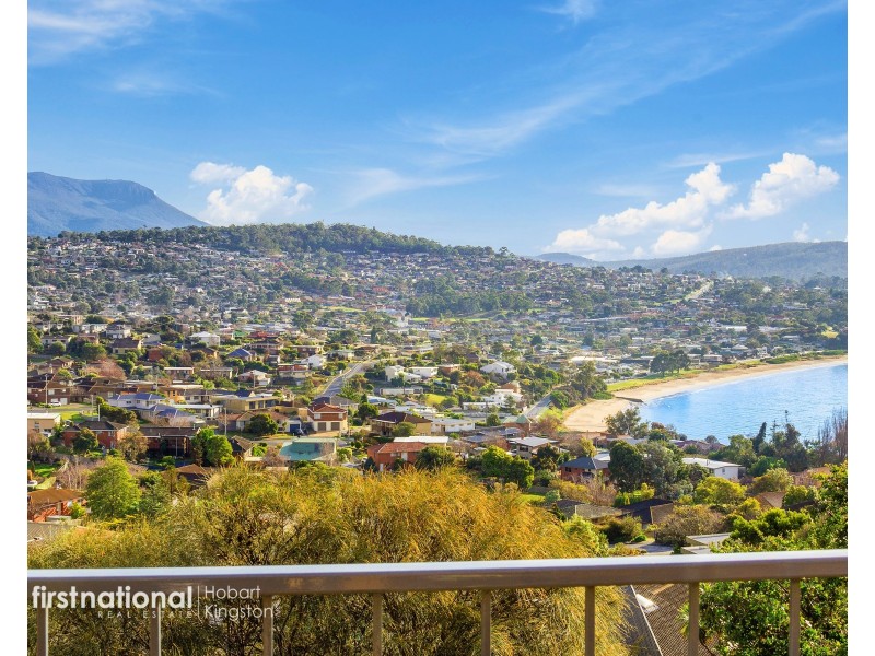 29 Tahune Crescent, Blackmans Bay TAS 7052