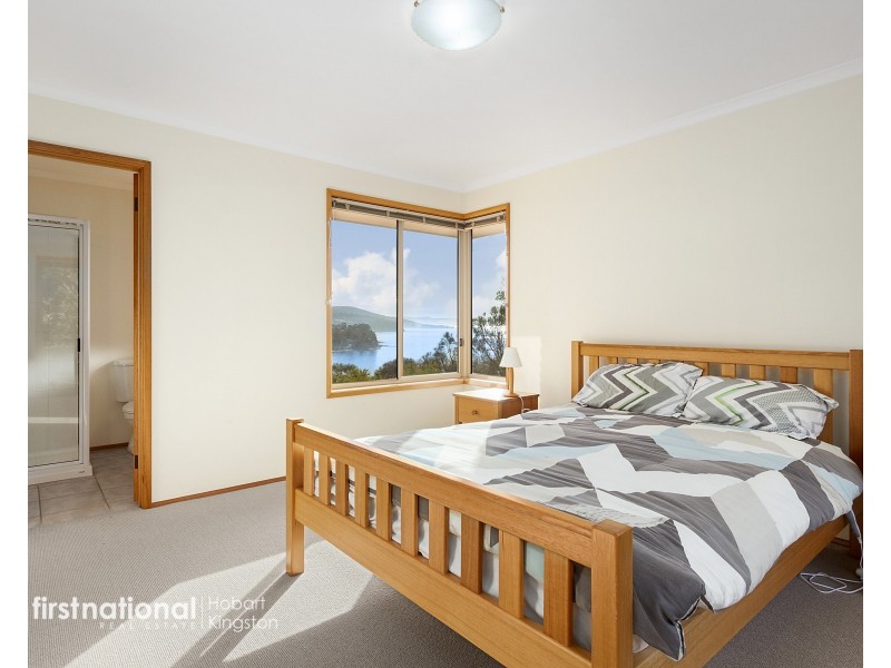 29 Tahune Crescent, Blackmans Bay TAS 7052