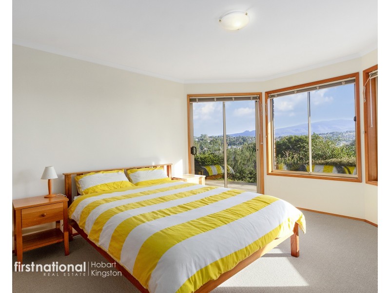 29 Tahune Crescent, Blackmans Bay TAS 7052