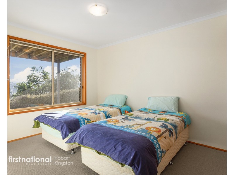 29 Tahune Crescent, Blackmans Bay TAS 7052