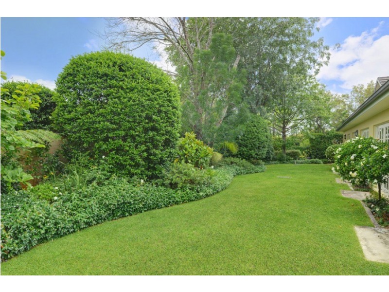 8 BANGALLA STREET, Warrawee NSW 2074