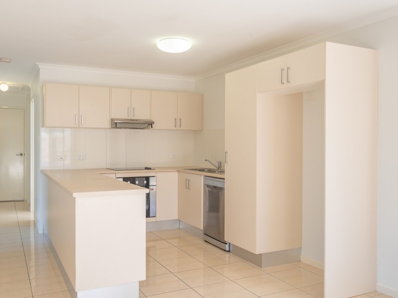 1/10 Wisteria Lane, Southside QLD 4570