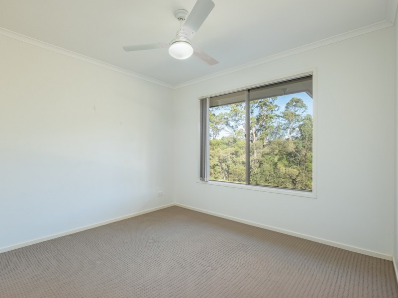 1/10 Wisteria Lane, Southside QLD 4570
