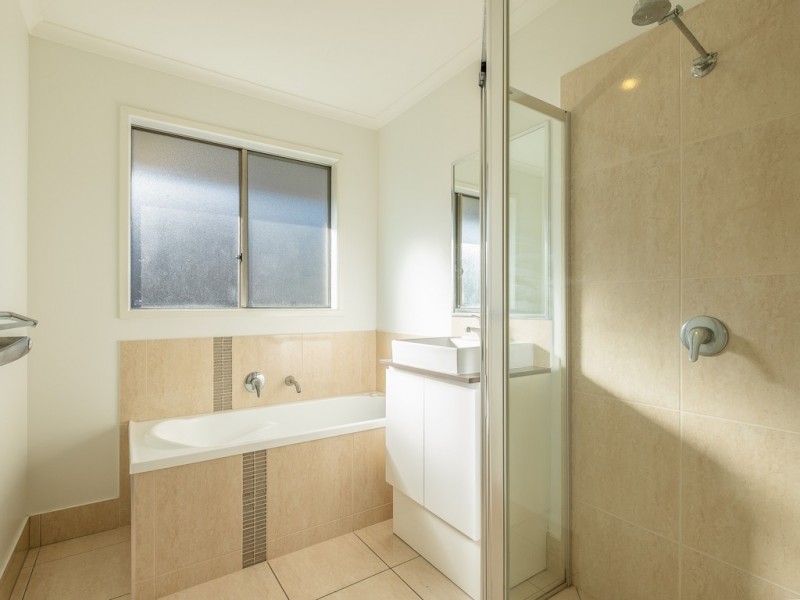 1/10 Wisteria Lane, Southside QLD 4570