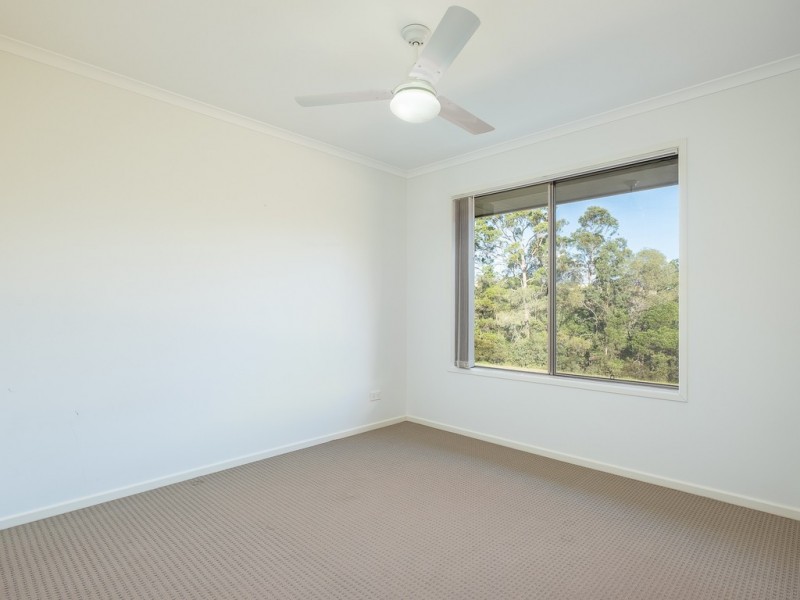 1/10 Wisteria Lane, Southside QLD 4570