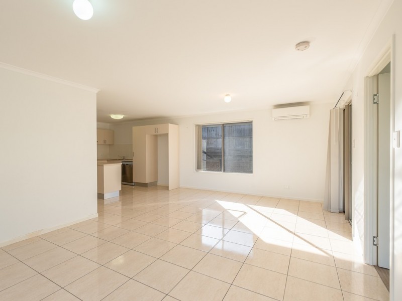 1/10 Wisteria Lane, Southside QLD 4570