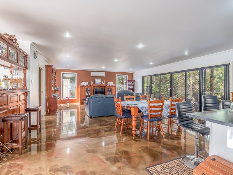 6 Rocklea Drive, Southside QLD 4570