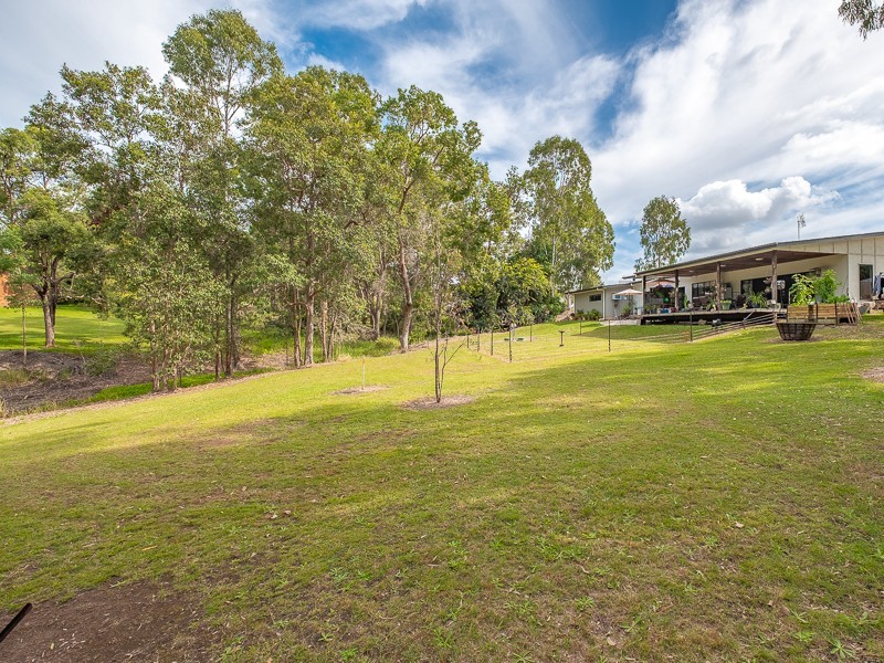 6 Rocklea Drive, Southside QLD 4570