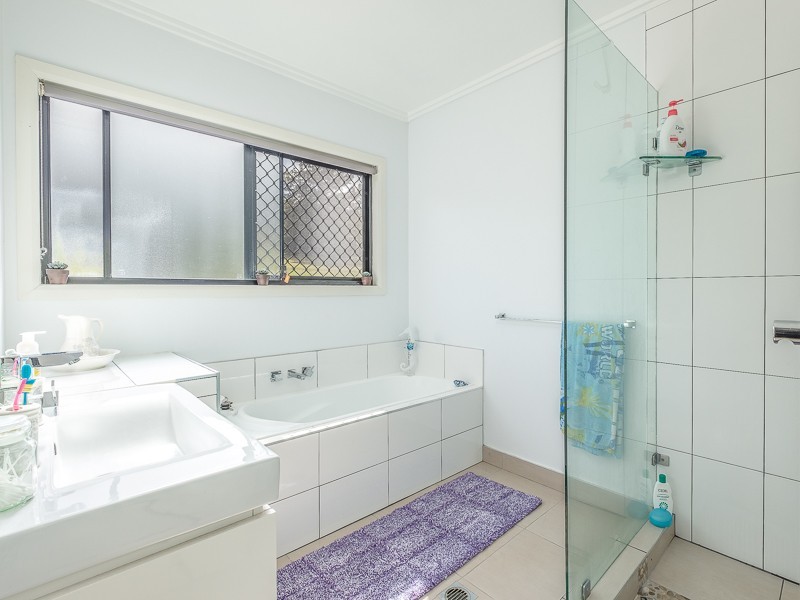 6 Rocklea Drive, Southside QLD 4570