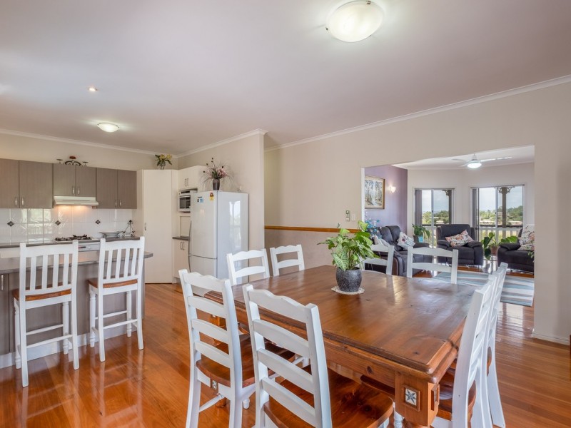 3 Oxley Court, Southside QLD 4570