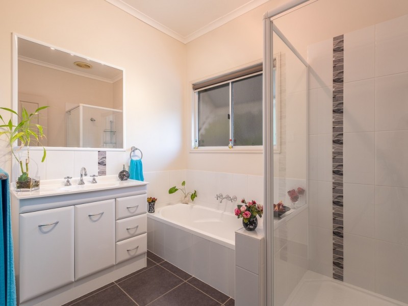 3 Oxley Court, Southside QLD 4570