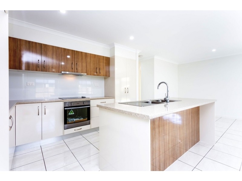 33 Tuna Way, Tin Can Bay QLD 4580