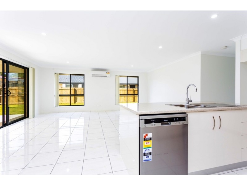33 Tuna Way, Tin Can Bay QLD 4580