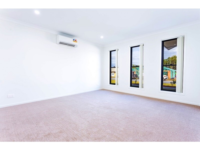 33 Tuna Way, Tin Can Bay QLD 4580