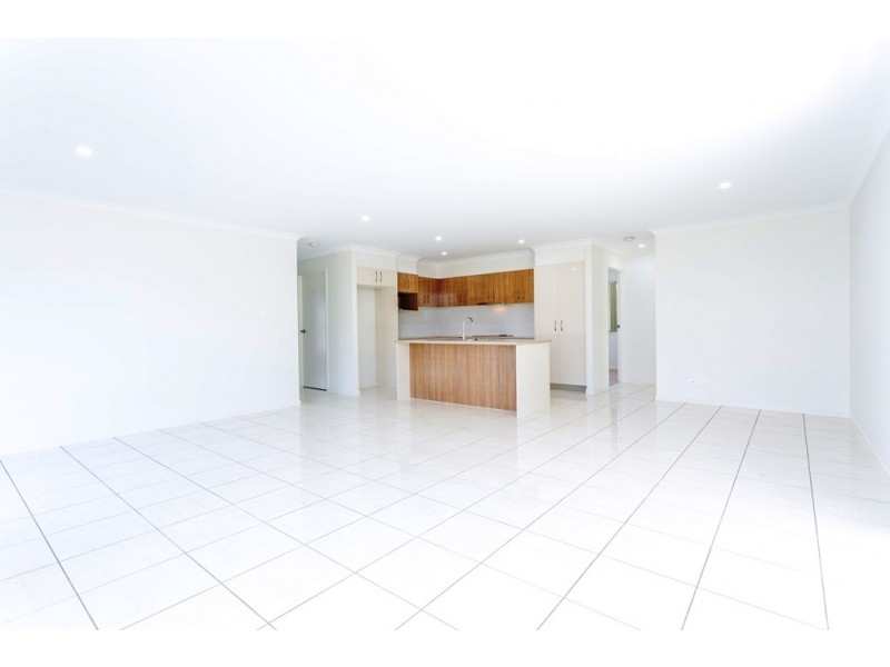 33 Tuna Way, Tin Can Bay QLD 4580