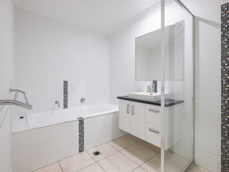 1/25 Bond Drive, Southside QLD 4570