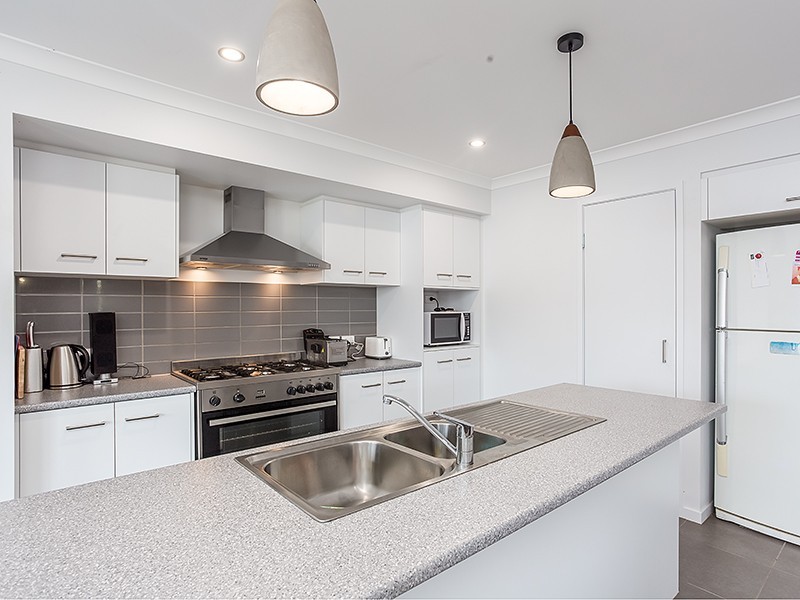 9 Serenity Drive, Southside QLD 4570