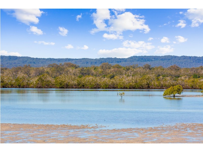 122 Bayside Road, Cooloola Cove QLD 4580