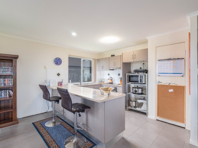 25 Barton Road, Victory Heights QLD 4570