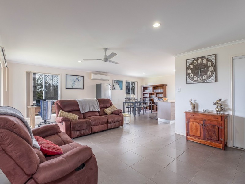 25 Barton Road, Victory Heights QLD 4570