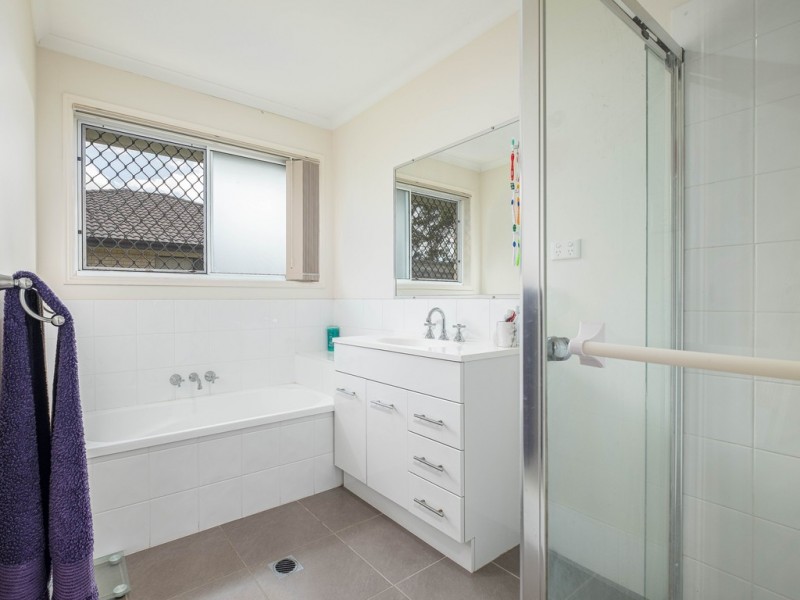 25 Barton Road, Victory Heights QLD 4570