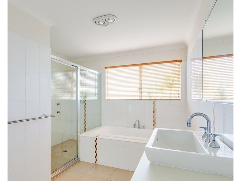 16 Lomandra Avenue, Cooloola Cove QLD 4580