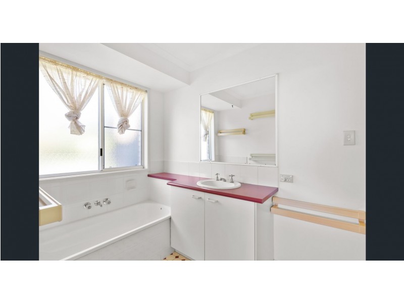 122 Bayside Road, Cooloola Cove QLD 4580