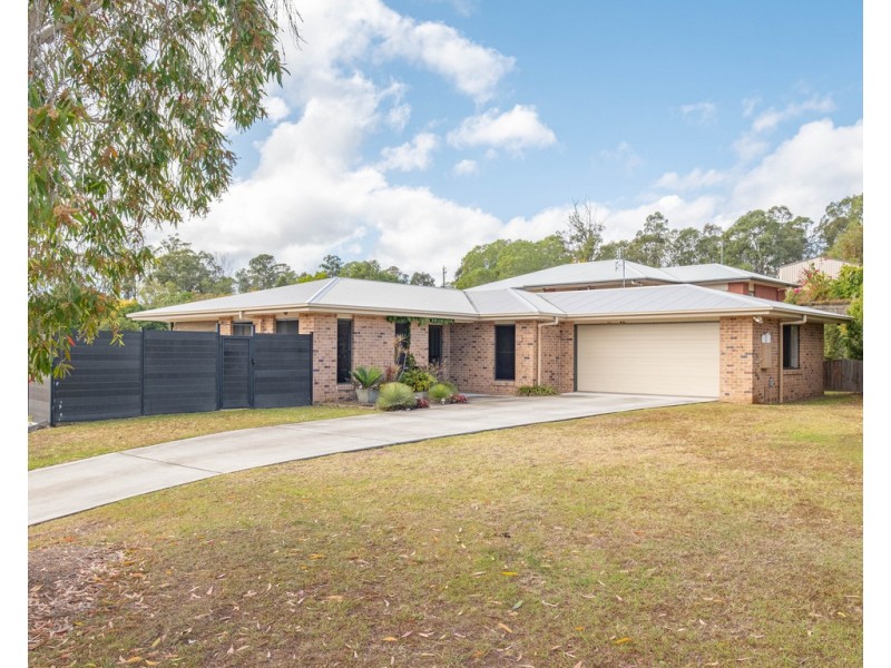 1 Deakin Court, Southside QLD 4570