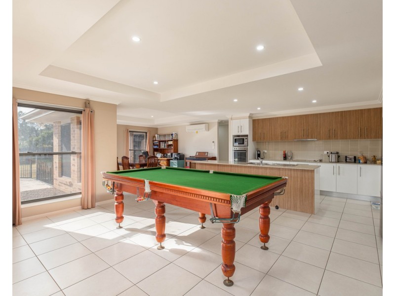 1 Deakin Court, Southside QLD 4570