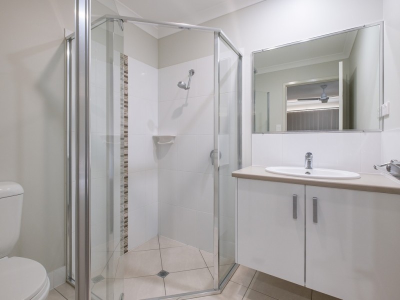 1/8 Bond Drive, Southside QLD 4570