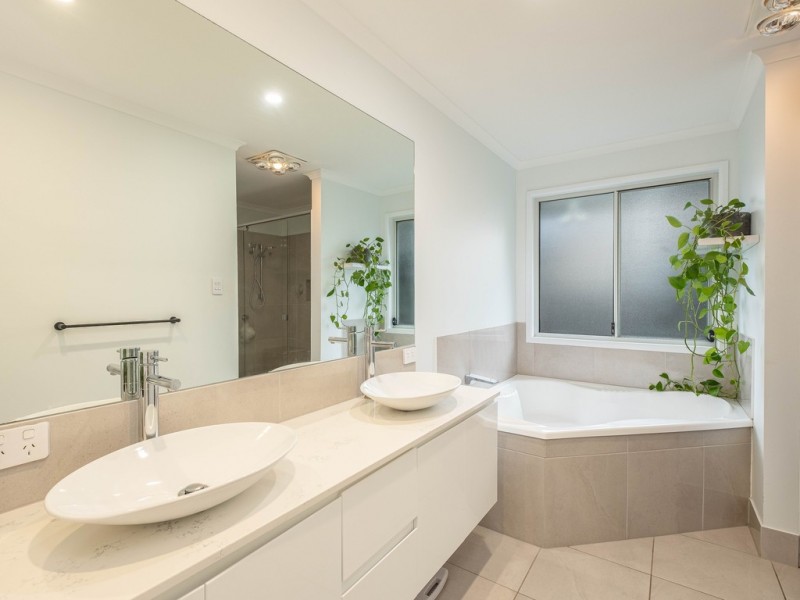 15 Rocklea Drive, Southside QLD 4570