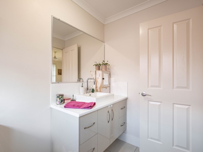 1/7 Trafalgar Court, Southside QLD 4570