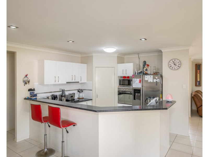 3 Parkview Close, Southside QLD 4570