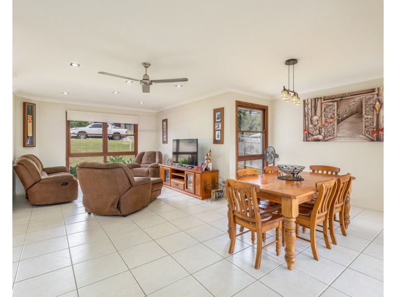 3 Parkview Close, Southside QLD 4570