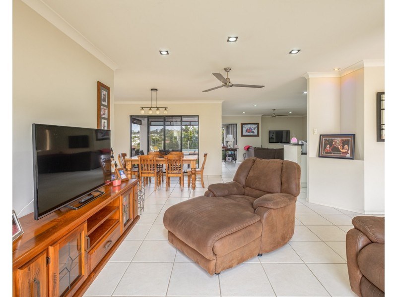 3 Parkview Close, Southside QLD 4570