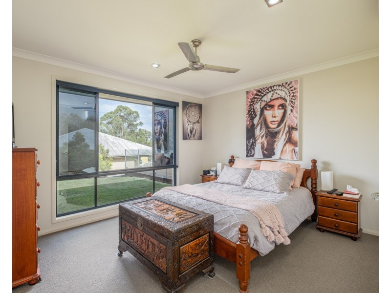 3 Parkview Close, Southside QLD 4570