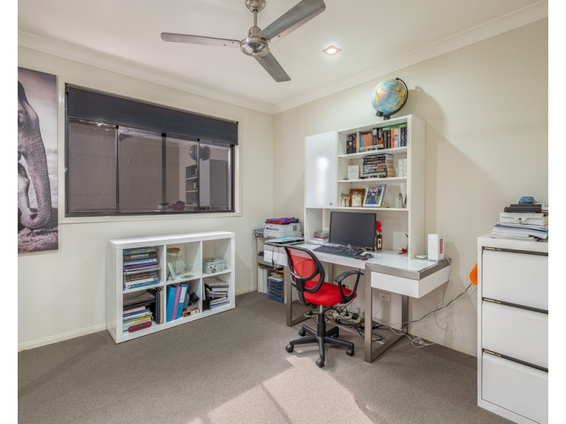 3 Parkview Close, Southside QLD 4570